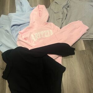 Aritzia sets